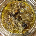 Making oil infused with arnica